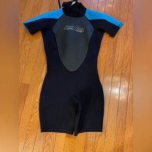 Ron Jon wet suit
Worn once
Junior 10